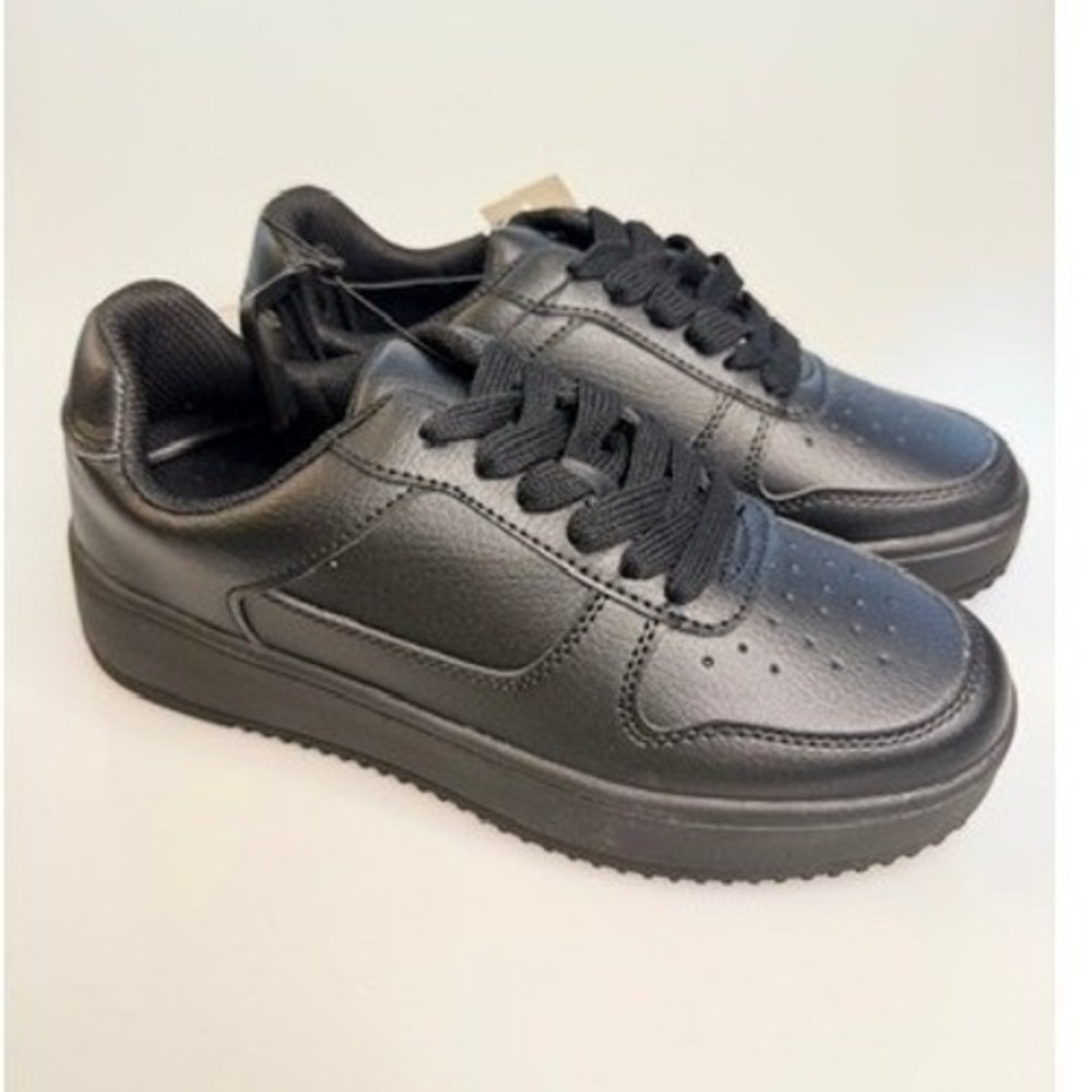 NEW No Boundaries Black Platform Sneakers Women's Lace Up Casual Shoes NIB 6